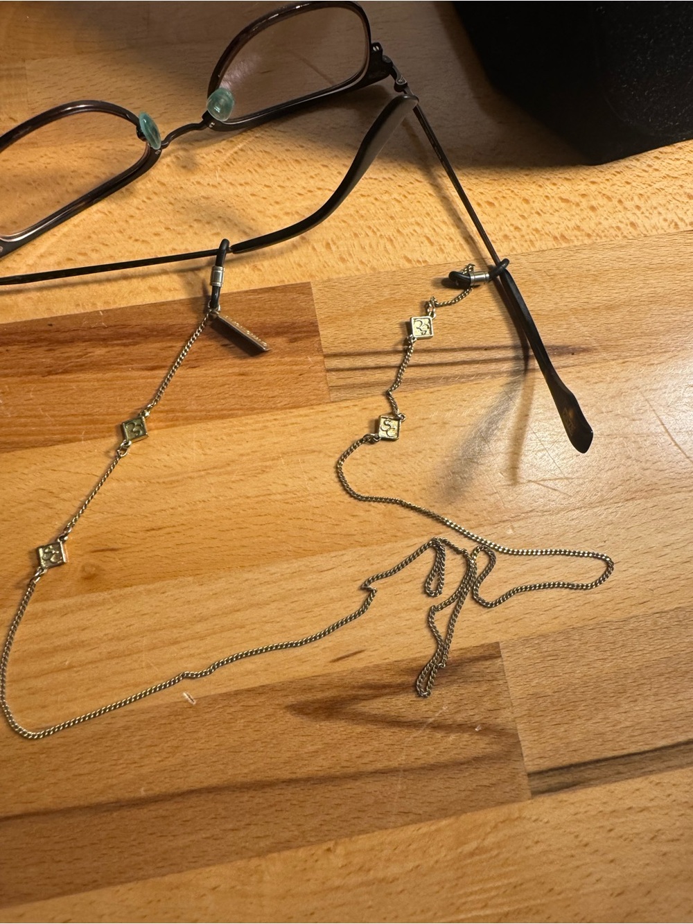 Simon Chang Glasses Chain for Women - Elegant Frame Accessory 27 inches long